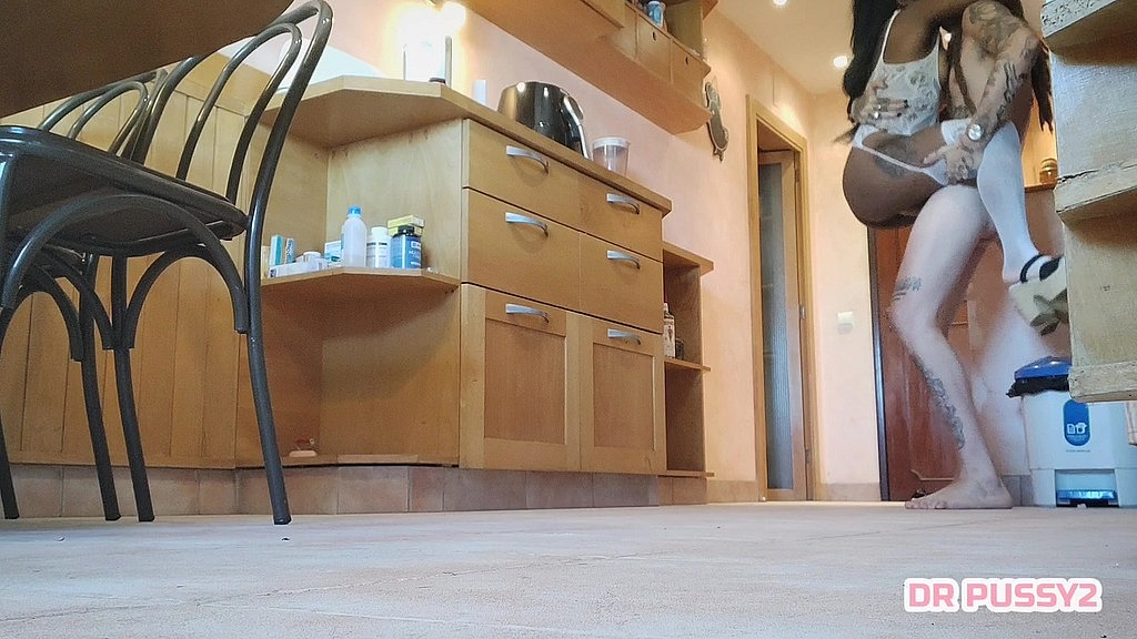 Pilantra, Sofy Doll: africana baixinha e fodida com lingerie em pe de saltos altos e em cima da bancada da cozinha pelo amante que adora lhe fazer uma visita quando o marido esta no trabalho (AnalVids.com) africana baixinha e fodida com lingerie em pe de saltos altos e em cima da bancada da cozinha pelo amante que adora lhe fazer uma visita quando o marido esta no trabalho (Pilantra, Sofy Doll)
