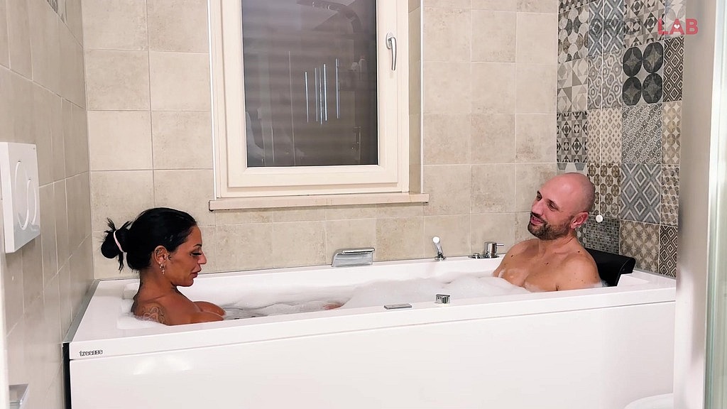 Capitano Eric, Rocco Maltesi, Margot: big boobs brunette gets double penetration and toasts with cum (AnalVids.com) big boobs brunette gets double penetration and toasts with cum (Capitano Eric, Rocco Maltesi, Margot)