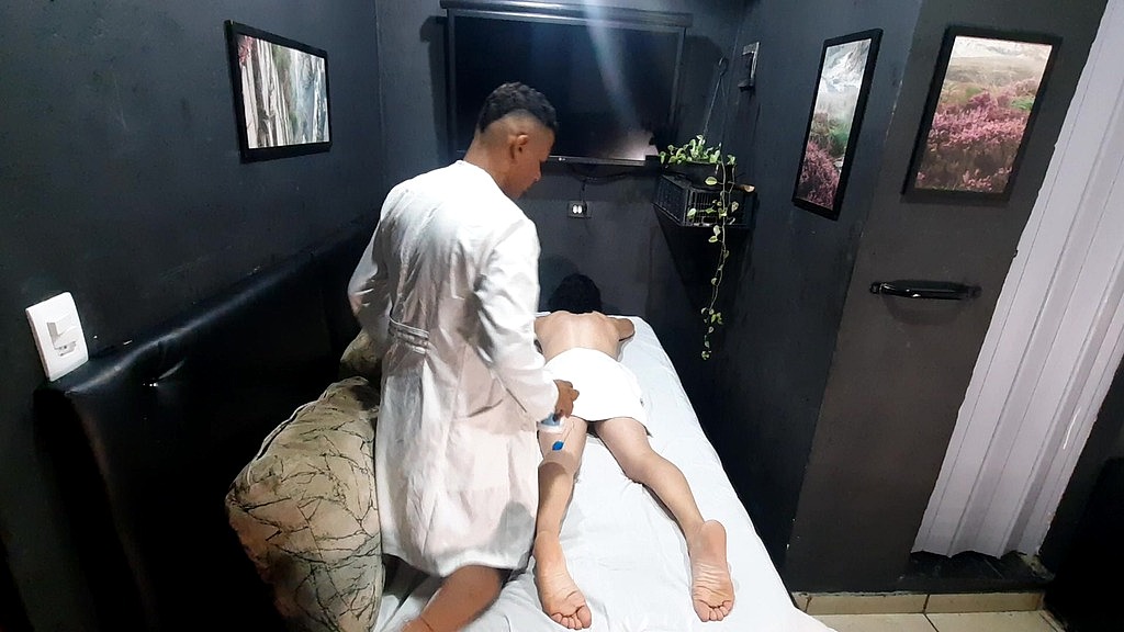 hetero fica de pau duro durante massagem tailandesa - parte 01 (Junior Delao, Praeiro_idario) hetero fica de pau duro durante massagem tailandesa - parte 01 (Junior Delao, Praeiro_idario)