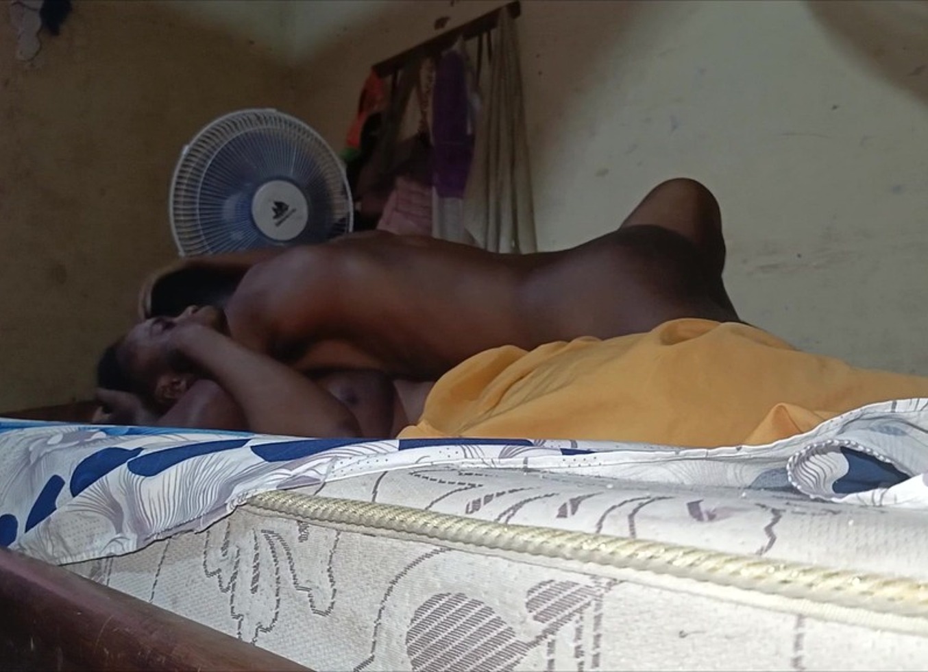 La Caresses Qui La Fait Ejaculer