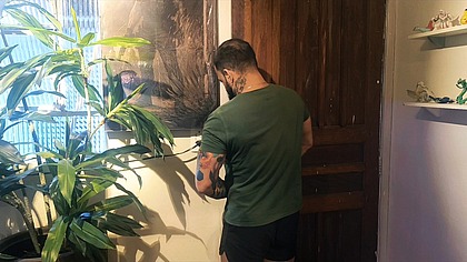 Motoboy preto entregador de aplicativo voltou so pra me comer e pediu dinheiro.