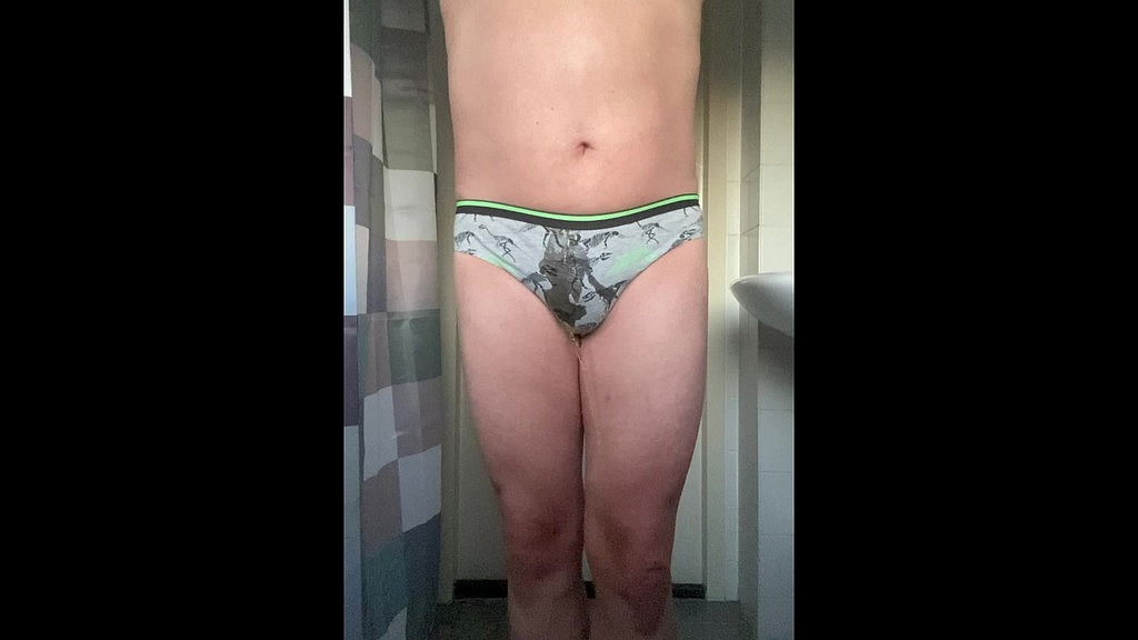neo wets his boy briefs (Neo) neo wets his boy briefs (Neo)