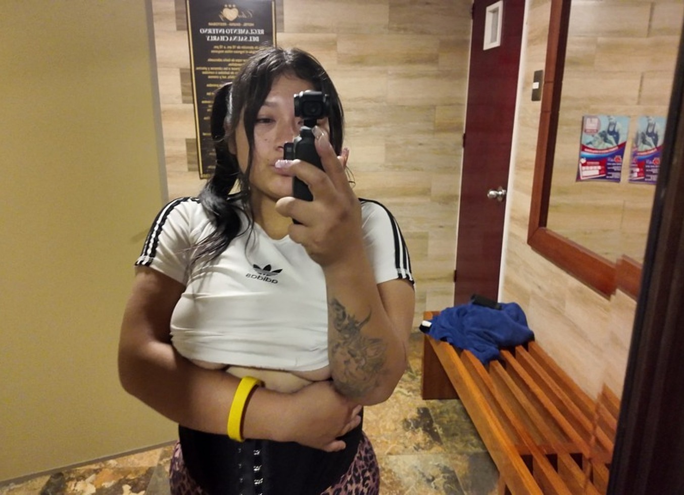 Me Gusta Que Me Vean Mientras Me Cambio