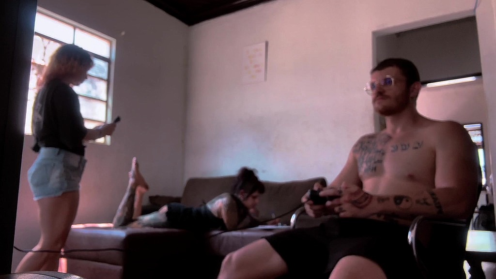 Von Poison, Carmona, Naty Loka: bastidores da gravacao chupando o carmona jogando video game (AnalVids.com) bastidores da gravacao chupando o carmona jogando video game (Von Poison, Carmona, Naty Loka)