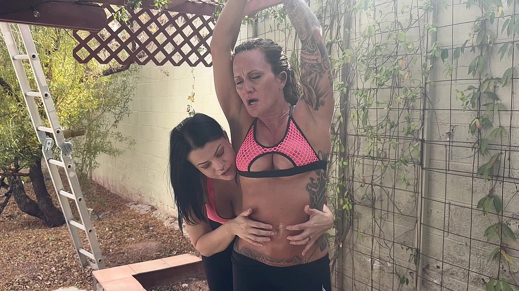 bellybutton revenge match (Nadia White, Tapered Physique) bellybutton revenge match (Nadia White, Tapered Physique)