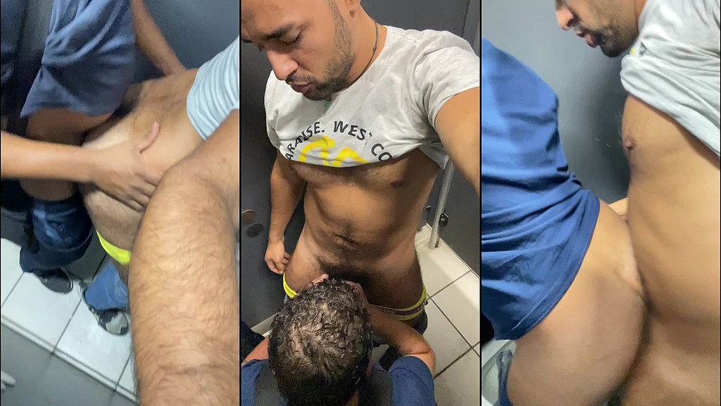 casados fazendo sexo no banheiro publico enquanto aguardam o proximo trem. (Kxorrao,Lendro Delao, Socyal Sem Camisa) casados fazendo sexo no banheiro publico enquanto aguardam o proximo trem. (Kxorrao,Lendro Delao, Socyal Sem Camisa)