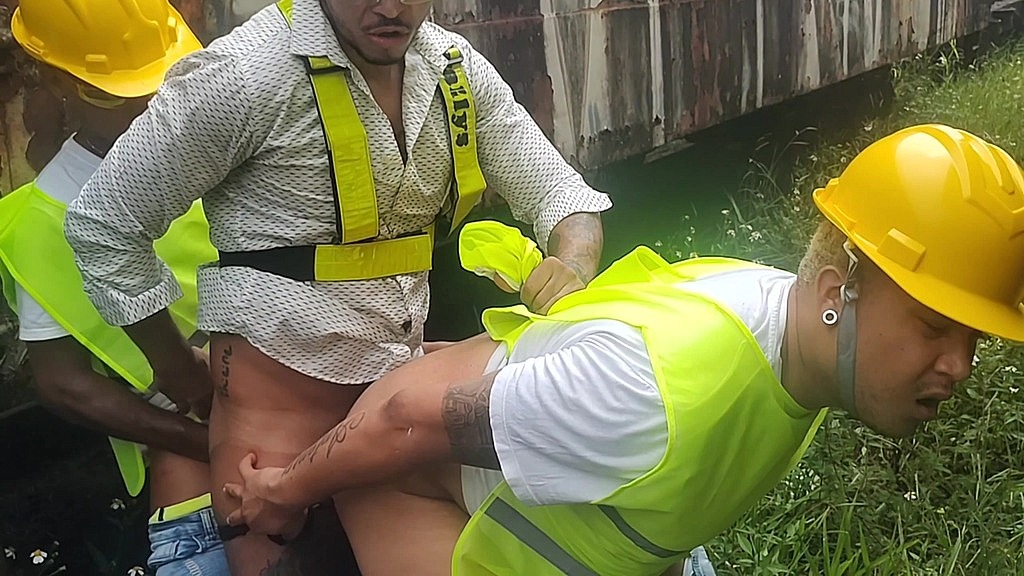 operarios foderam gostoso com o chefe durante a pausa almoco (Junior Delao, Junior Felix, Luccas Melo, Kaio Dias) operarios foderam gostoso com o chefe durante a pausa almoco (Junior Delao, Junior Felix, Luccas Melo, Kaio Dias)