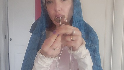 Laviniadellalove - oltraggioso al massimo, sono Maria ma piscio sulla croce e...