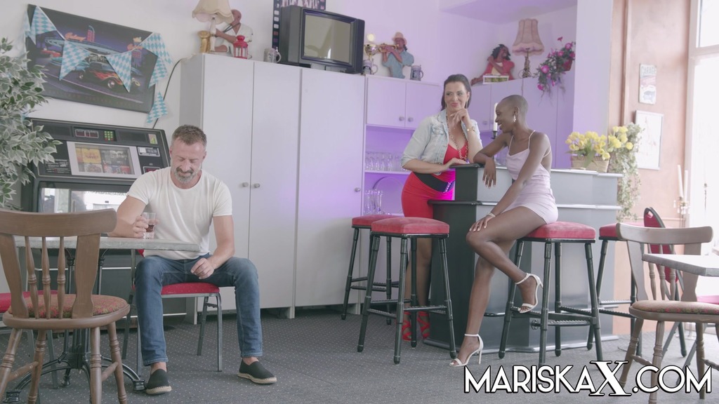 mariskax zaawaadi gets nailed while visiting a cafe