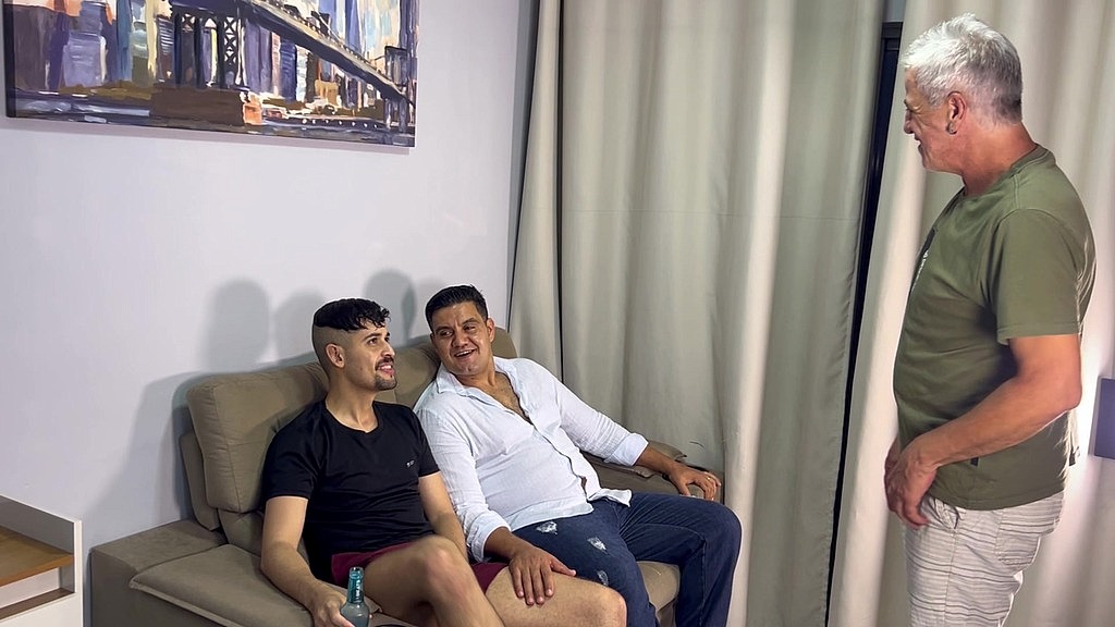 Walterguess - Chamei Um Amigo Para Dividir Uma Cerveja E Acabamos Revezando Um Cuzinho - Dotados Yury Gaucho Fodendo O Rabo Do Nerd Lolzeiro Putao