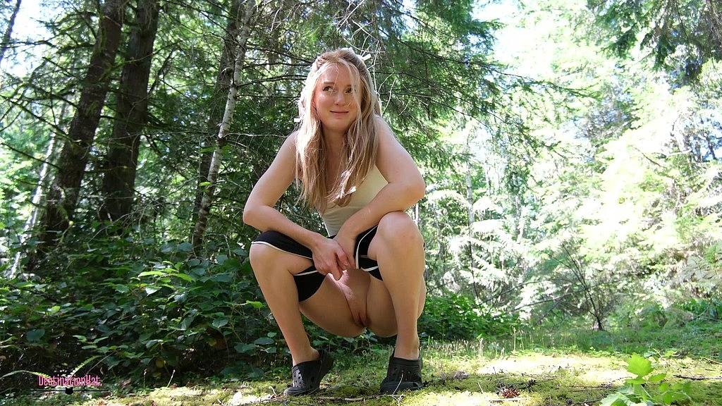 there s no toilets in tents (Destinationkat) there s no toilets in tents (Destinationkat)