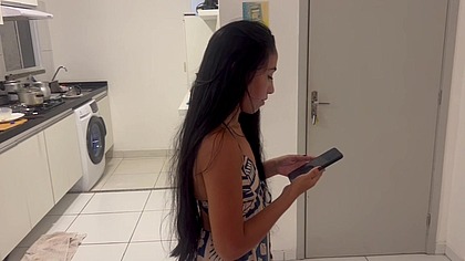 SOZINHA EM CASA TIVE QUE CHAMAR O VIZINHO PRA ME AJUDAR E ELE ACABOU ARROMBANDO MEU CUZINHO TEEN GIRLFRIEND COLLEGE YOUNG CUCKOLD HOTWIFE BRAZILIAN BRUNETTE SCHOLL LATINA BIG DICK ASS BBC