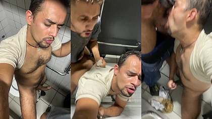 Troca troca com pedreiro no banheiro da obra do condominio.