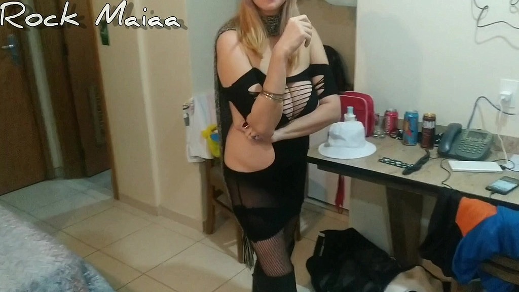 tia da minha esposa veio esperar sua sobrinha no meu quarto e rolou aquela putaria ate ela chegar e atrapalhar a foda. (StellaStill SP, Rock maia) tia da minha esposa veio esperar sua sobrinha no meu quarto e rolou aquela putaria ate ela chegar e atrapalhar a foda. (StellaStill SP, Rock maia)