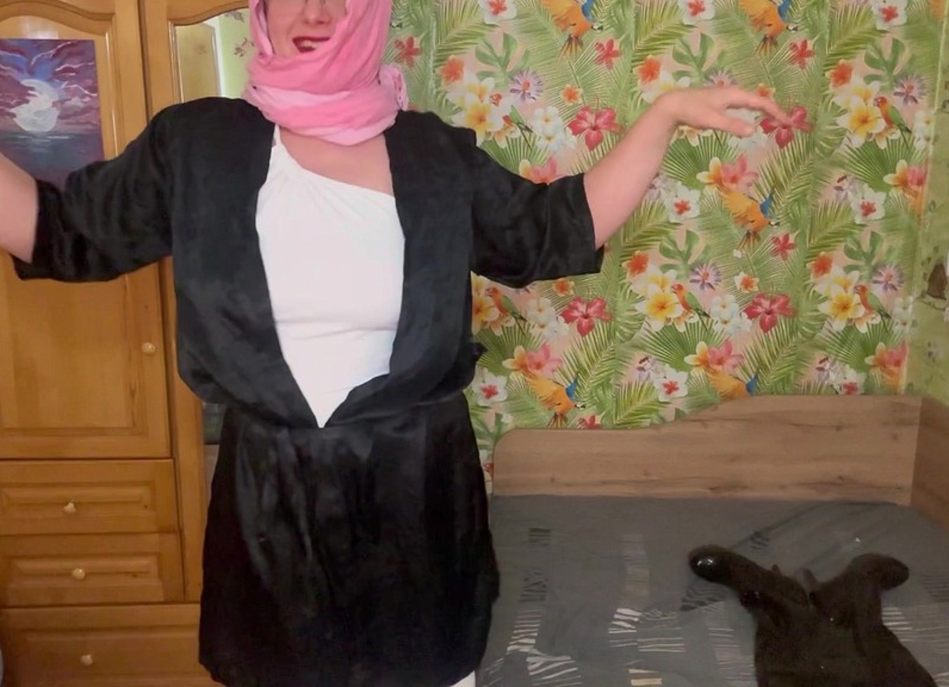 Queen In Hijab Foot Fetish, Blowjob And Hanjob To Tranny