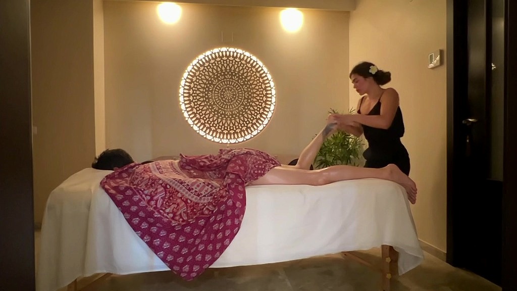 sexy milf masseuse gives balinese massage part 2 (Soraya Sins, Igor Lavrova) sexy milf masseuse gives balinese massage part 2 (Soraya Sins, Igor Lavrova)