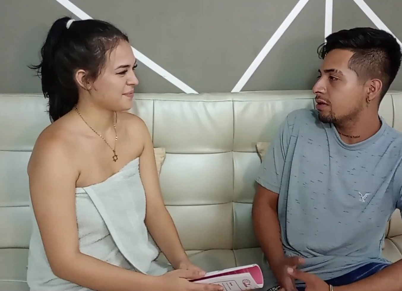 Me Follo A Mi Hermanastro El Virgen Y Le Hago Votar Su Leche En Mis Tetas
