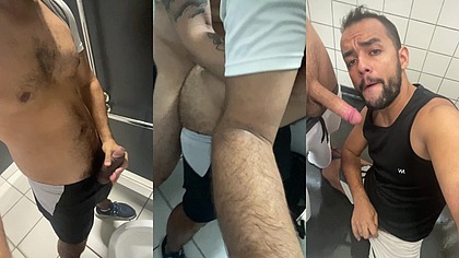 Deu, fodeu foi leitado, leitou e gozou gostoso numa orgia no WC na madrugada.