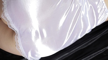 INDO VIRAL CHINDO BENING COLMEK SAMPAI BECEK - White Satin Dress Masturbation