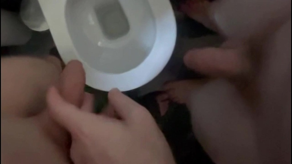amateur boys piss together and hold each others cock (Biflatmate,Shyflatmate) amateur boys piss together and hold each others cock (Biflatmate,Shyflatmate)