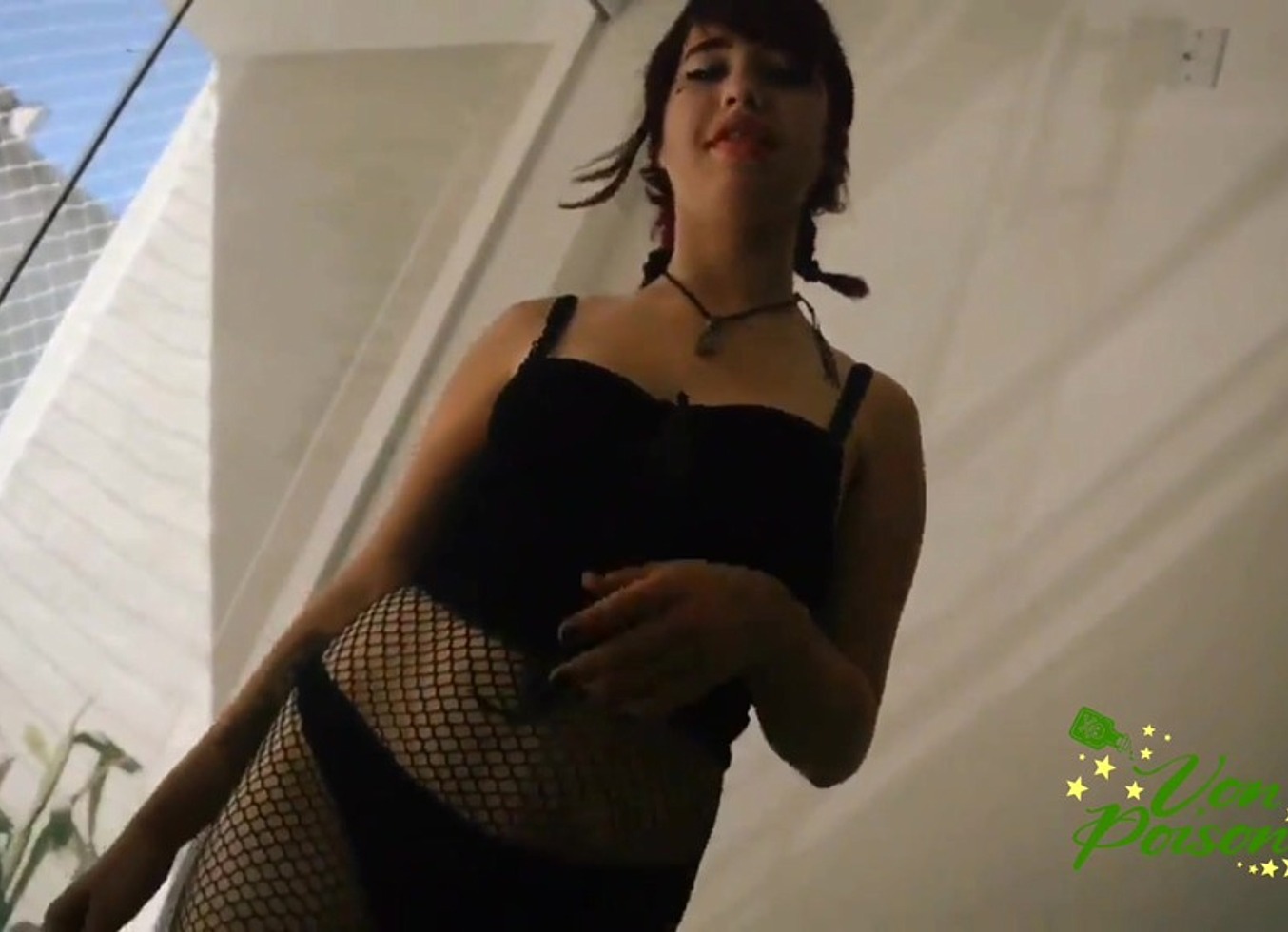 Cheers! - Adoro Me Exibir Como Uma Vadia Enquanto Exploro Meus Fetiches