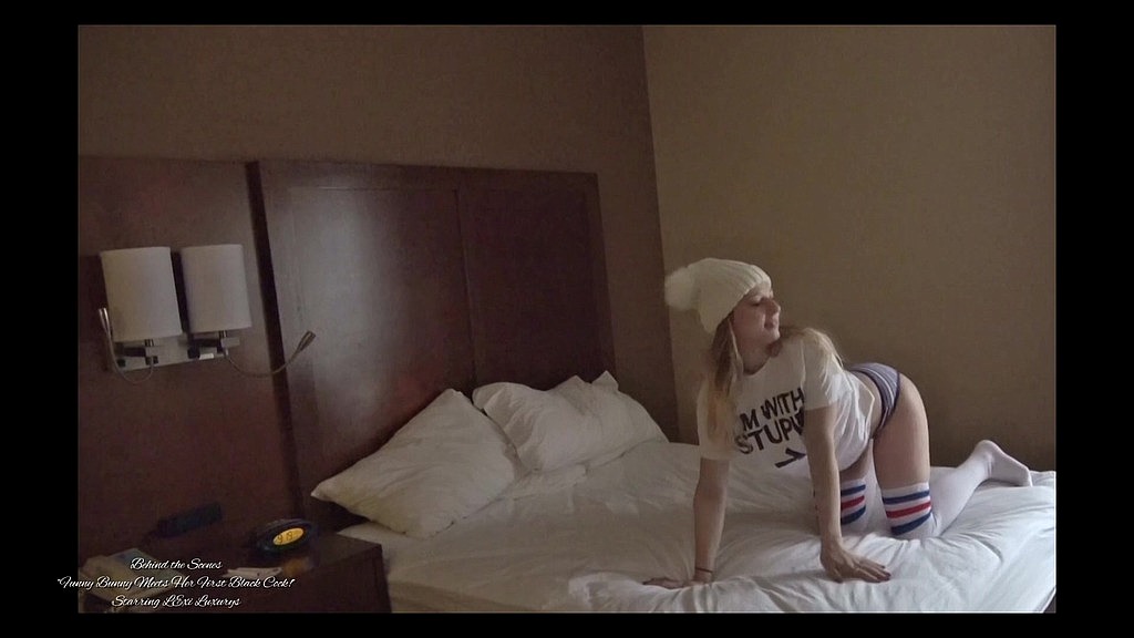 смішний зайчик bts у головній ролі лексі розкіш (Victornyc, Lexi Luxurys) bts funny bunny starring lexi luxuries (Victornyc, Lexi Luxurys)