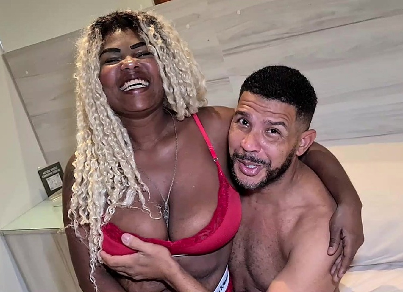 A Puta De Rua Fazendo Seu Primeiro Video Porno Fodeu Com 2 Machos Ate Ganhar Leite Na Boca