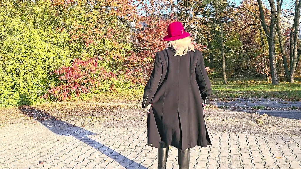 autumn outdoor striptease (Misses_Jenny) autumn outdoor striptease (Misses_Jenny)