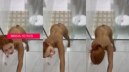 Brida Nunes em gozando no banheiro com brinquedo