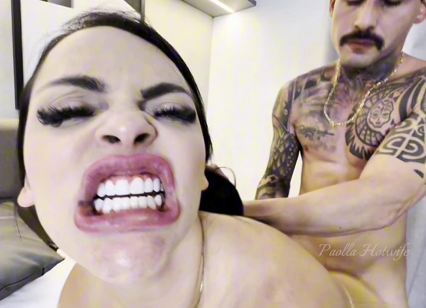 Paolla Hotwife Fode Gostoso Com Carioca Safado. A Puta Casada Nao Perde A Oportunidade De Se Satisfazer Com Uma Pica Dura. E O Marido Dela, Sempre Sentindo O Cheiro Do Chifre Ao Vivo