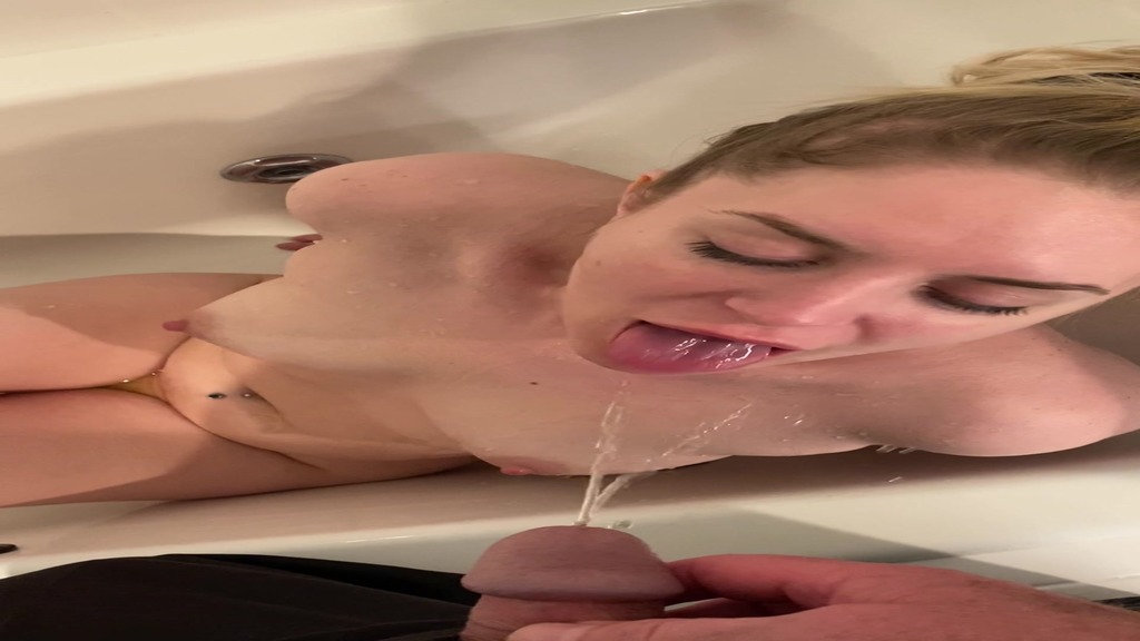 хорошая девочка писсуар