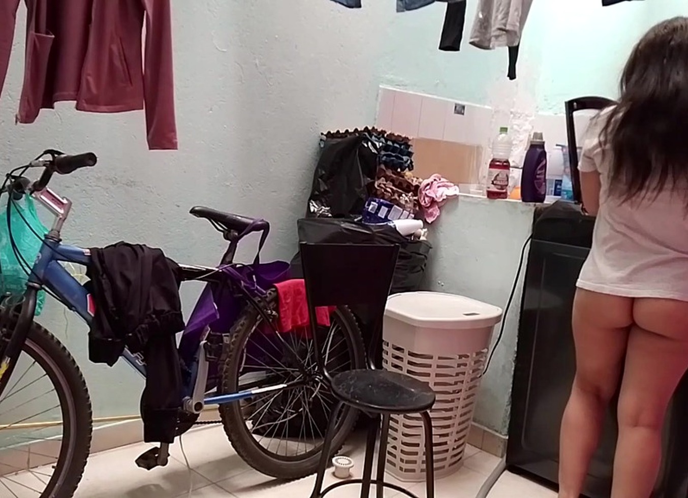 La Vecina Estaba Lavando La Ropa De Su Marido Y No Pude Contenerme A Follarmela Bien Rico