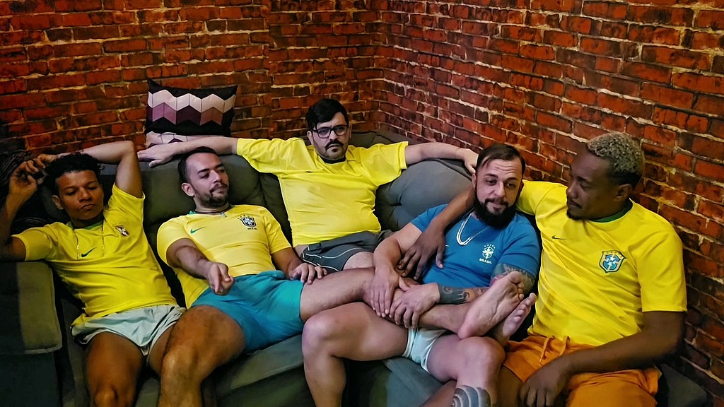 orgia entre torcedores que assistiam jogo na tv, sexo, suor e leite. (Kxorrao,Lendro Delao, Socyal Sem Camisa,Bob Willian,bareback) orgia entre torcedores que assistiam jogo na tv, sexo, suor e leite. (Kxorrao,Lendro Delao, Socyal Sem Camisa,Bob Willian,bareback)
