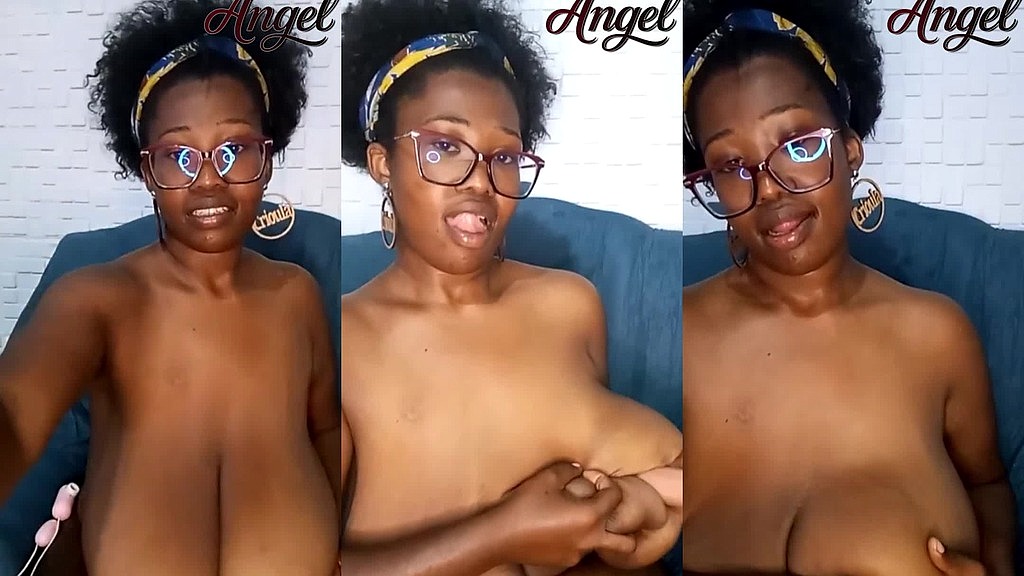 usando meus peitoes como cobertor (Angel Big Boobs) usando meus peitoes como cobertor (Angel Big Boobs)