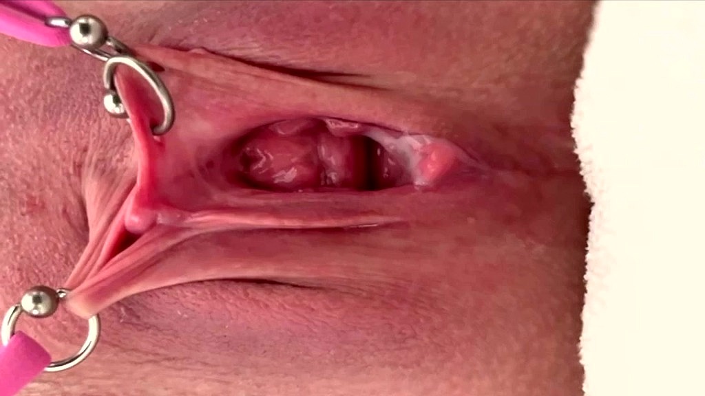 pulling and stretching my pierced clit and pushing my pussy to pee (Aqua Pola) pulling and stretching my pierced clit and pushing my pussy to pee (Aqua Pola)