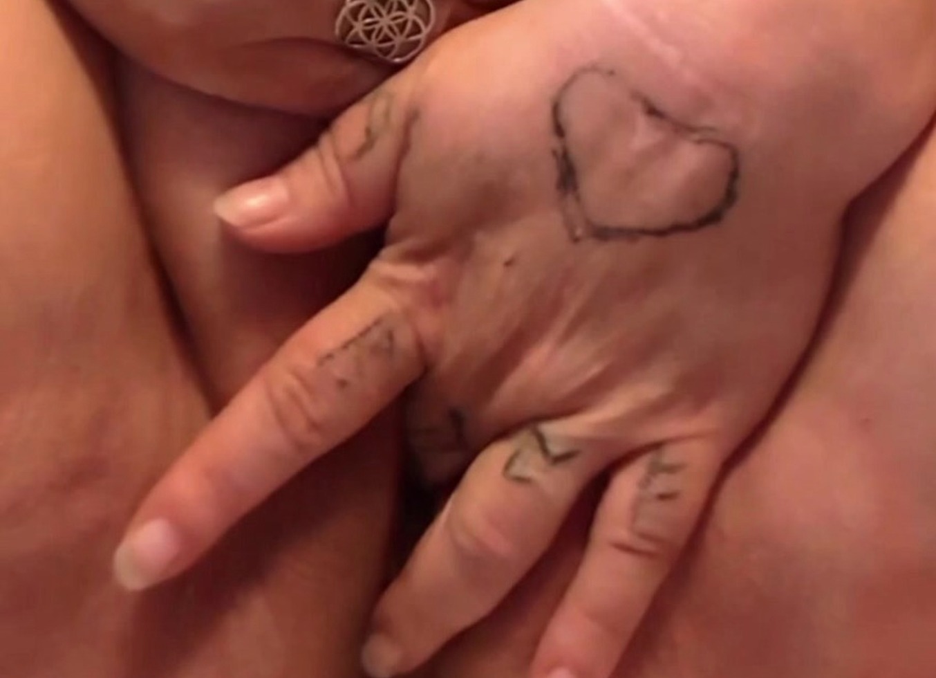 Laydeedragonfly - Finger Fun