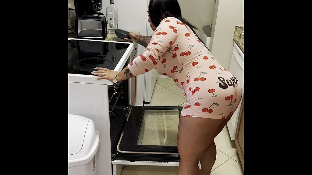 making my hot step son dinner (Iluvshauna, Roscoe Savage) making my hot step son dinner (Iluvshauna, Roscoe Savage)