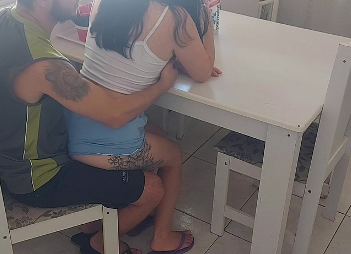 A Enteada Queria Algo A Mas No Cafe Da Manha, Entao Dei A Ela Linguica Calabresa