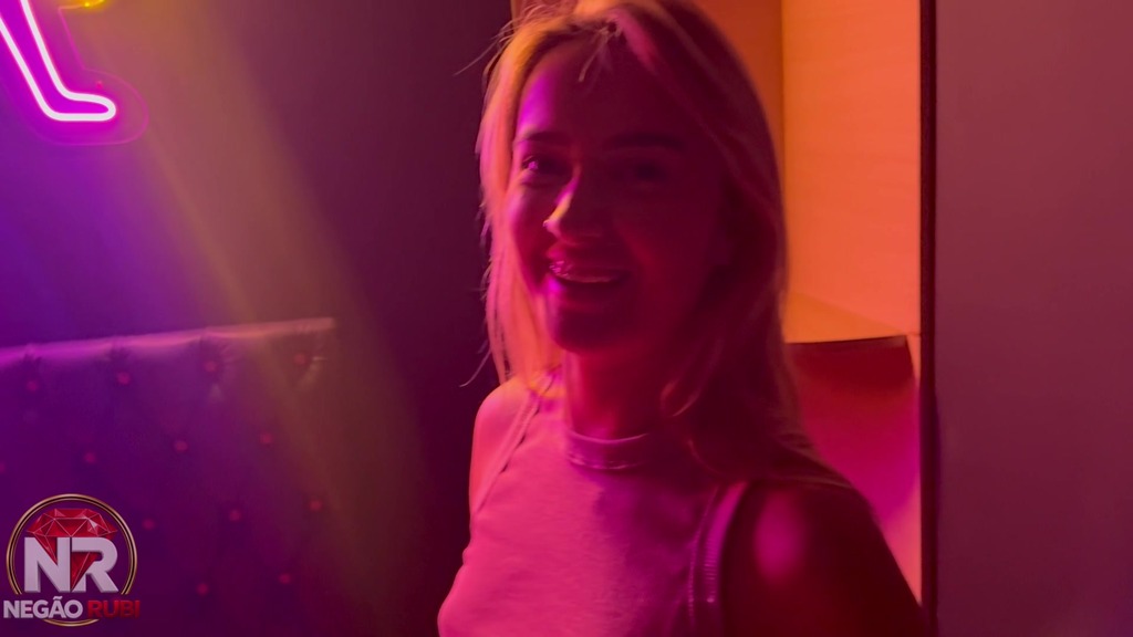 levei essa novinha pro cabare meu pau grande abriu a buceta apertada dela toda e ela gostou