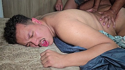 Gordinho e parrudo se foderam num sexo hardcore - Parte 03