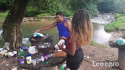 Botei so no cu da novinha que conheci na cachoeira.