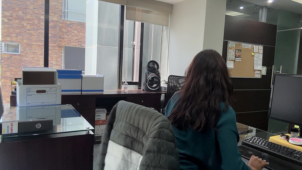 DayoSexXxA, MauSexXxJ: me aburri en la oficina y le pedi a mi companero que me folle con los dedos (AnalVids.com) me aburri en la oficina y le pedi a mi companero que me folle con los dedos (DayoSexXxA, MauSexXxJ)