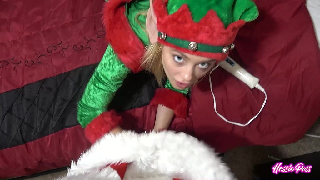 Santa Brian Omally rams Anastasia Knight’s elf pussy on the floor!
