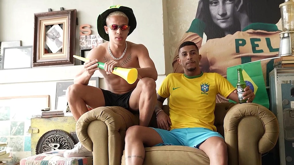 amigo chamou pra ver o jogo e acabou me comendo na comemoracao - completo (Lucas ferrari, Yuri Diaz) amigo chamou pra ver o jogo e acabou me comendo na comemoracao - completo (Lucas ferrari, Yuri Diaz)