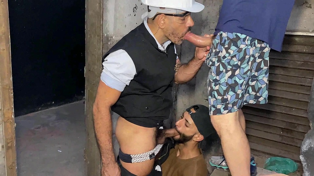 Vigilante Da Obra Pegou O Casal Fudendo E Ainda Participou Da Festinha