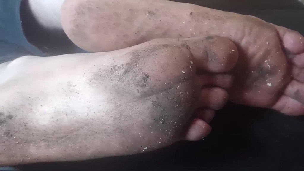feet got dirty (Au79) feet got dirty (Au79)