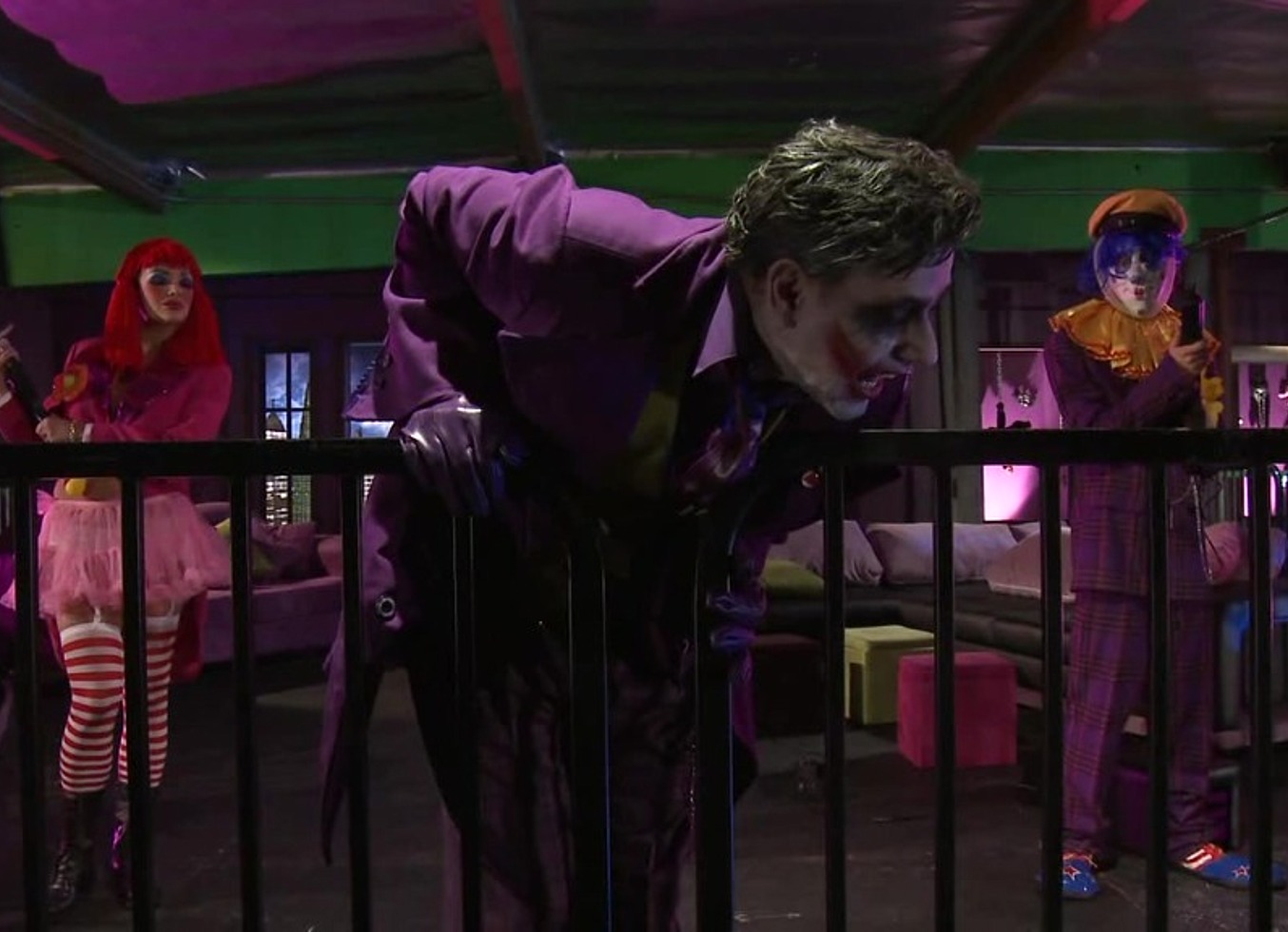 The Jokester And Batfuck Lead A Wild Orgy With Batchick And Hoards Of Sluts