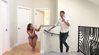 Elegant Companion Tommy King Engages in a Memorable Experience