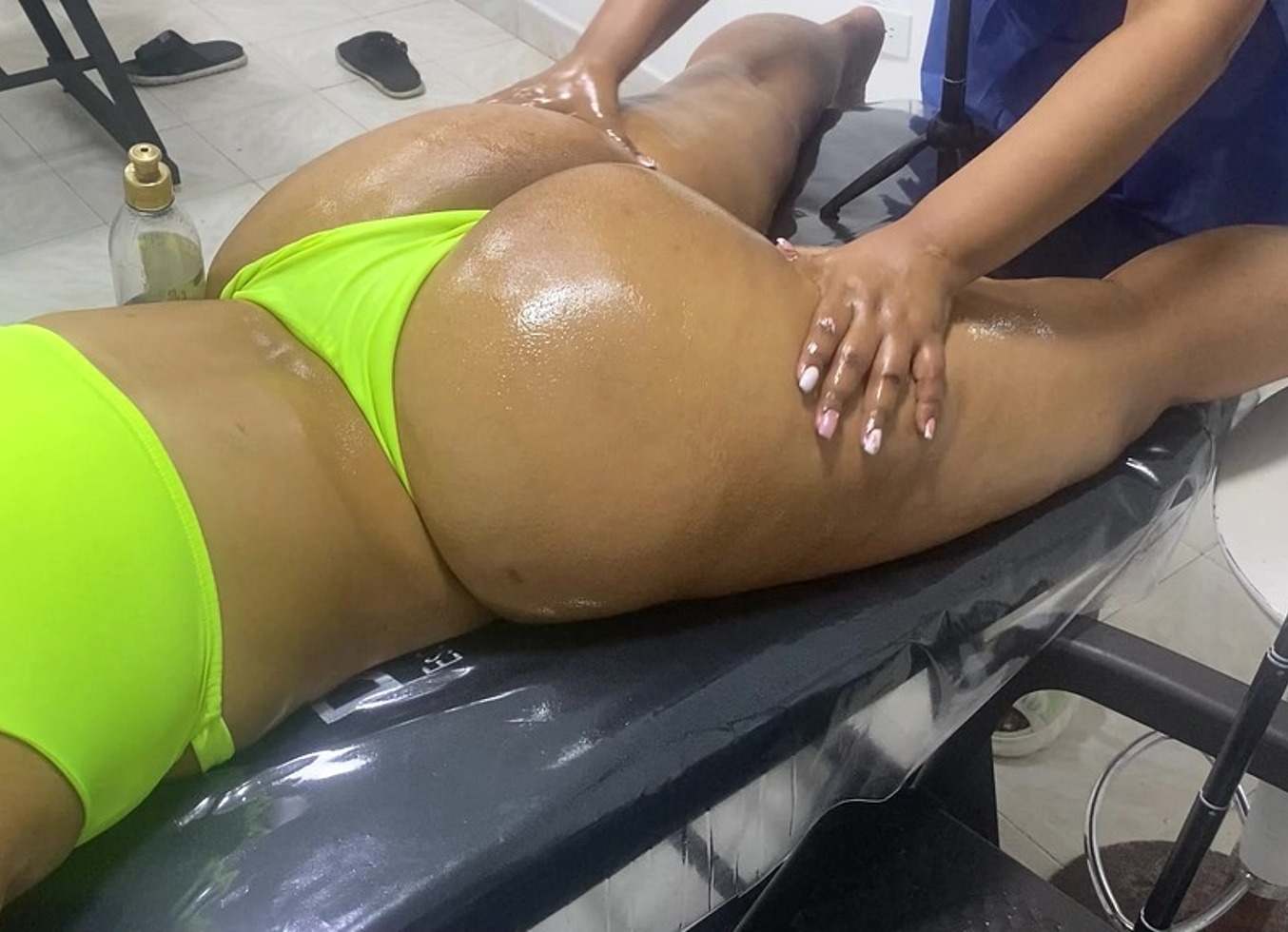 Esposa Infiel Culona Disfrutando De Un Masaje Erotico