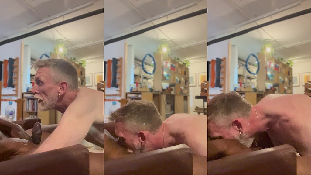 i invited a homeless man in to my studio to have a rest and he let me suck his beautiful cock. (Graeme Mason, Strangersforsex) i invited a homeless man in to my studio to have a rest and he let me suck his beautiful cock. (Graeme Mason, Strangersforsex)